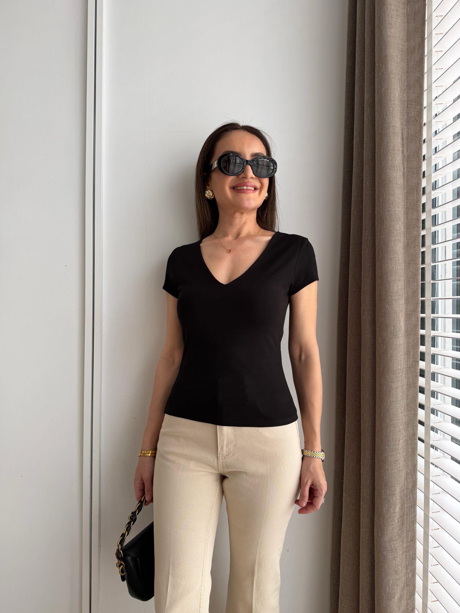 Siyah V Yaka Kısa Kollu Tshirt 32840