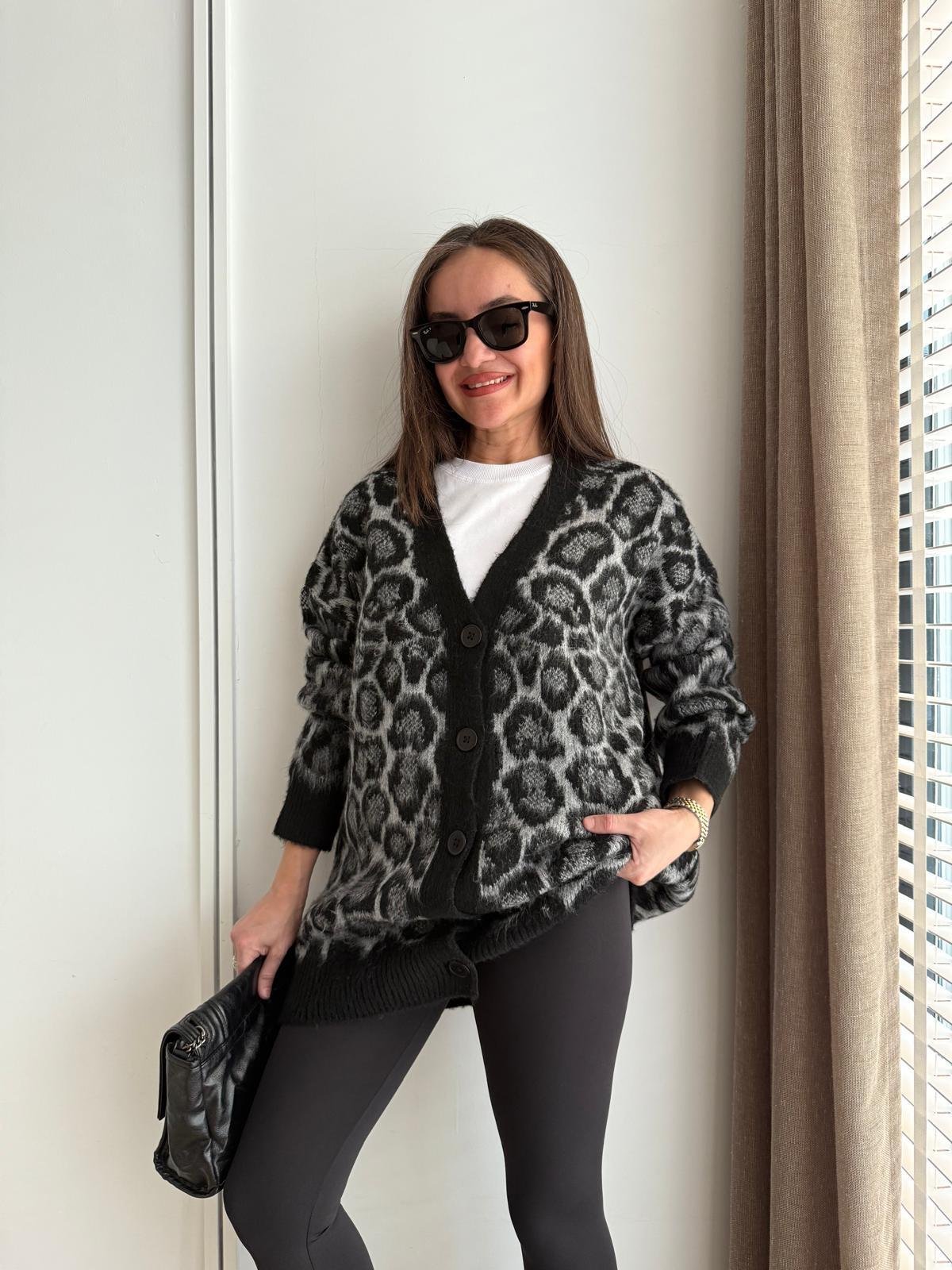 Siyah V Yaka Leopar Desen Triko Hırka 4476