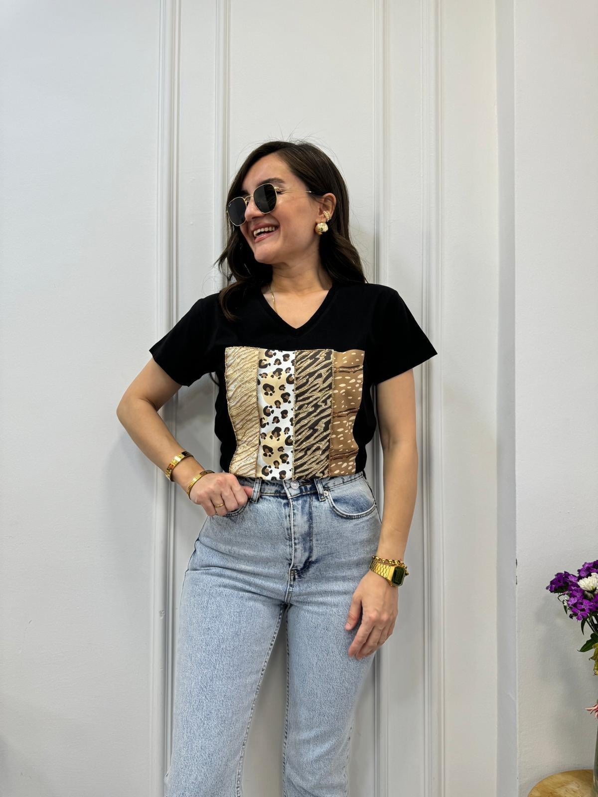 Siyah V Yaka Leopar Pul Baskılı Tişört 0705