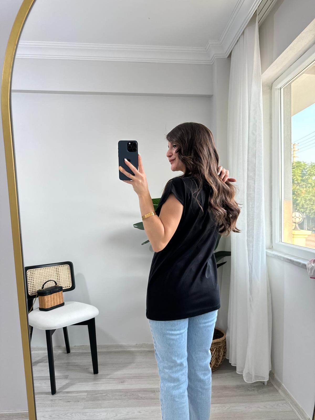 Siyah V Yaka Ön Taş Detaylı Tişört 207