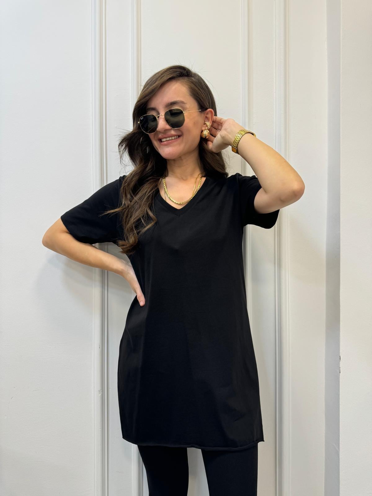 Siyah V Yaka Yanları Yırtmaçlı Tshirt 1483