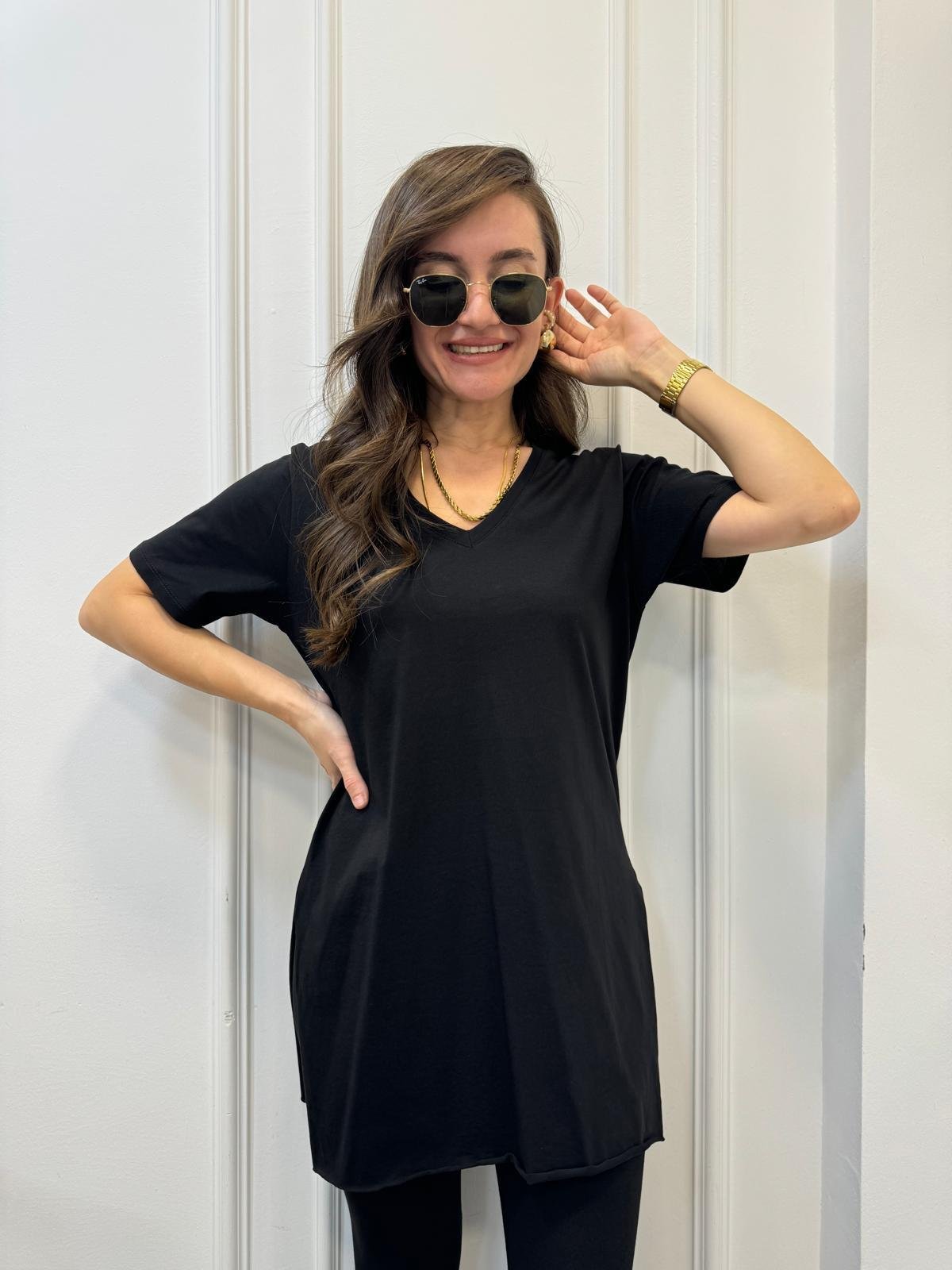 Siyah V Yaka Yanları Yırtmaçlı Tshirt 1483