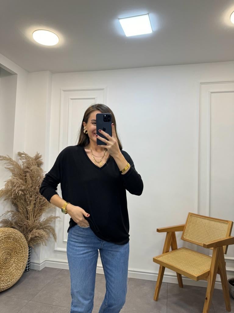 Siyah V Yaka Yumoş Triko Bluz 7590