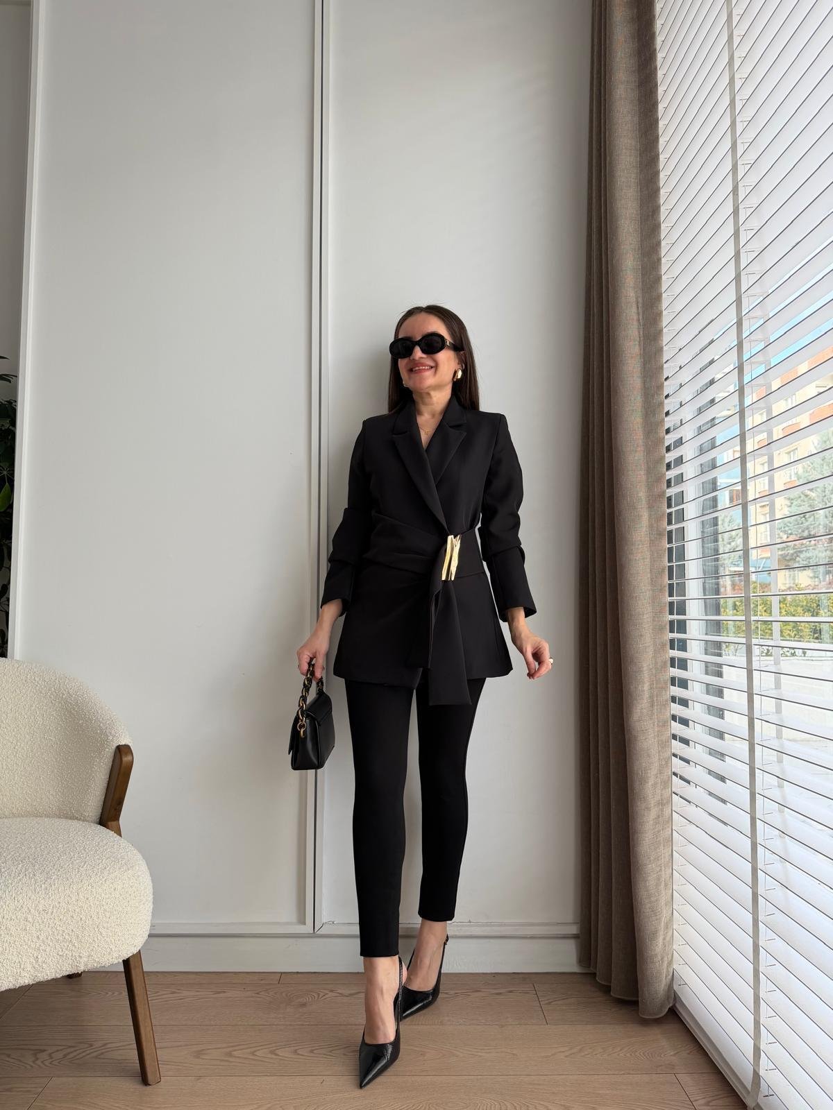 Siyah Vatkalı Bağlama Detaylı Blazer Ceket 0767