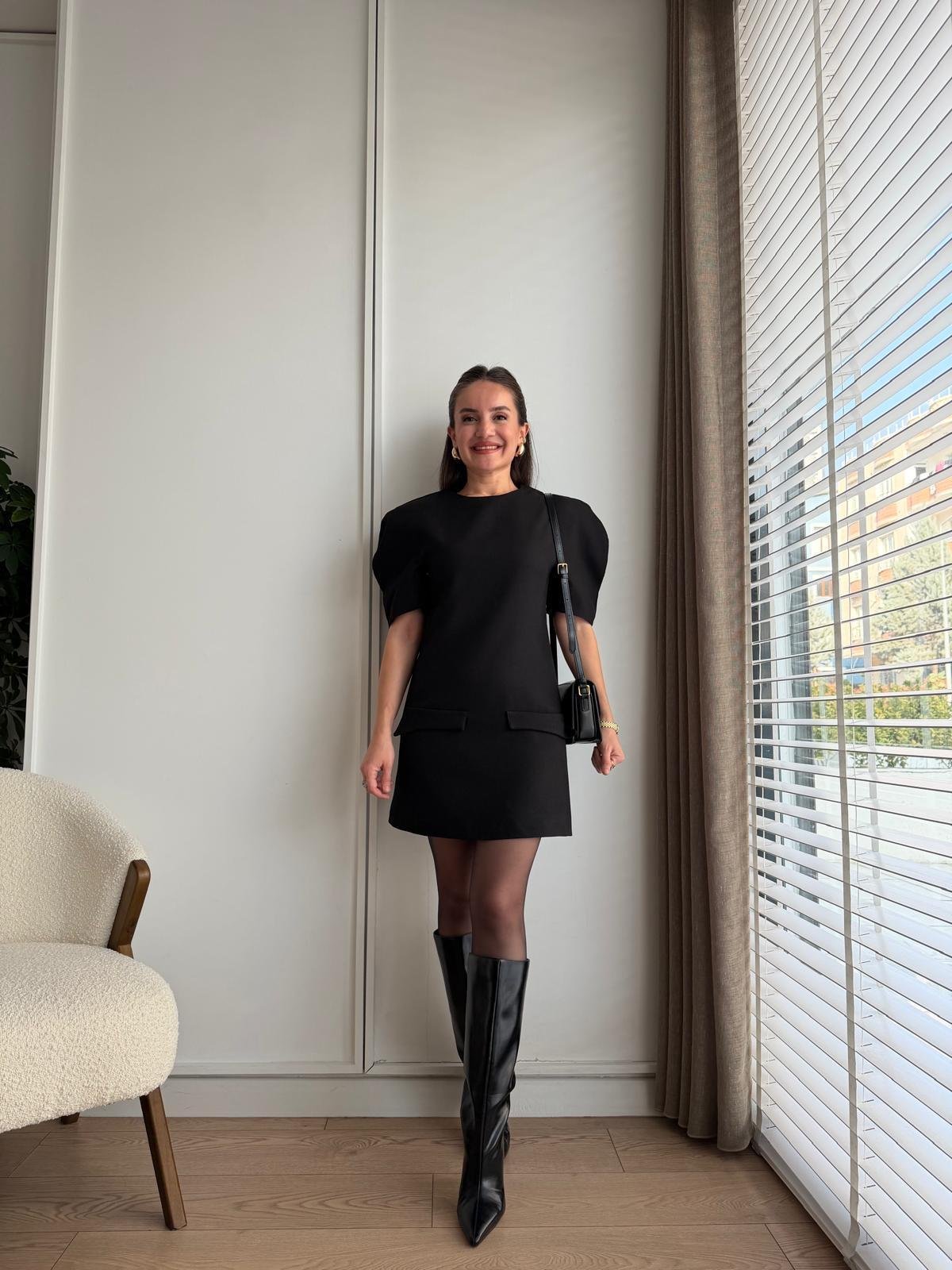Siyah Vatkalı Cep Detaylı Mini Boy Elbise 5234