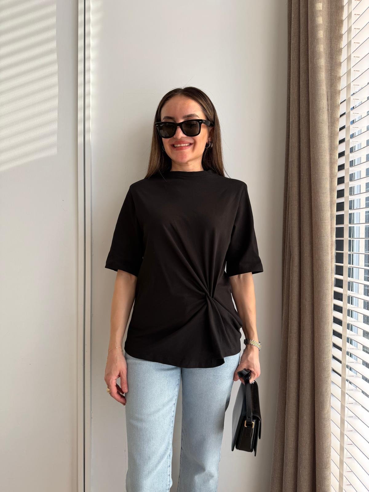Siyah Vatkalı Düğüm Detaylı Tshirt 1067