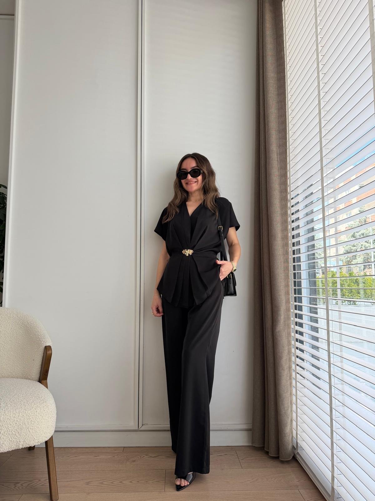 Siyah Vatkalı Gold Toka Detaylı Bluz Pantolon Takım 37286