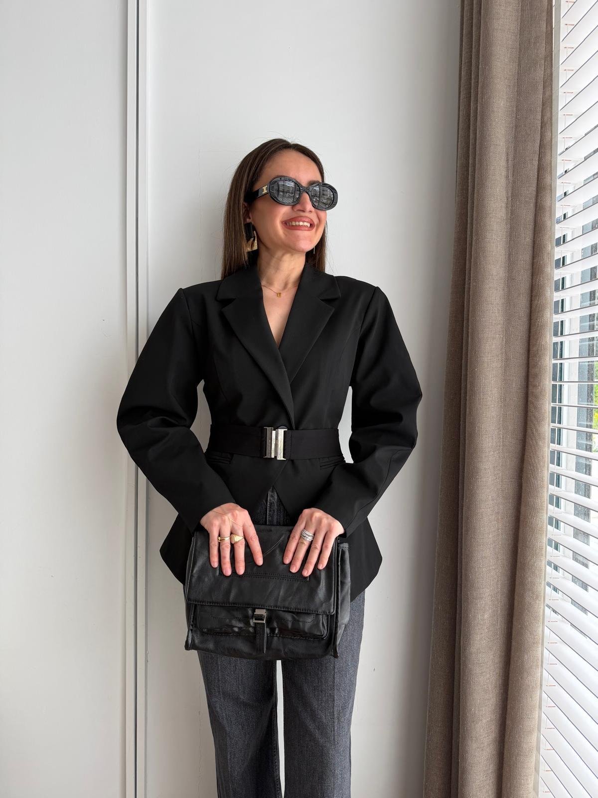Siyah Vatkalı Kemerli Blazer Ceket 3352