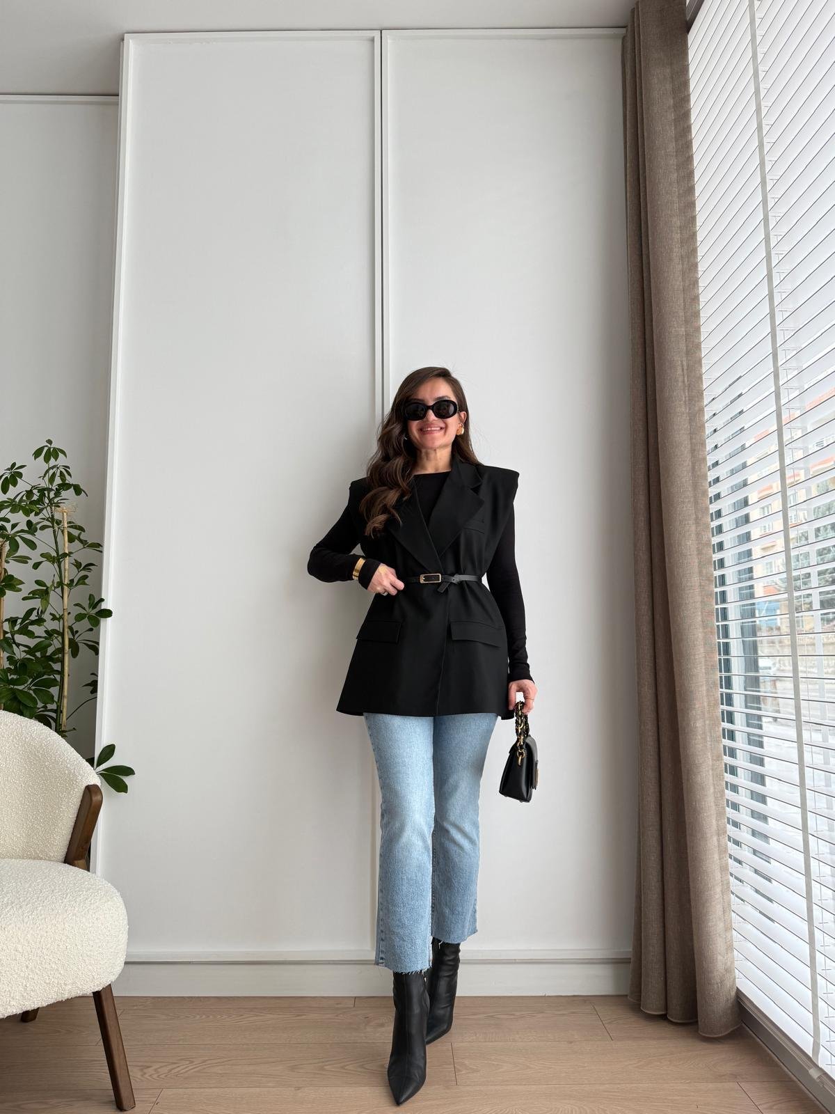 Siyah Vatkalı Kemerli Yelek 7449