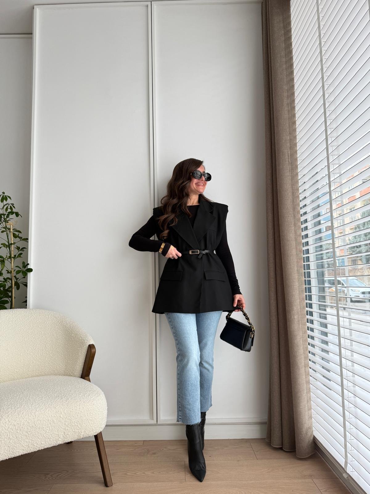 Siyah Vatkalı Kemerli Yelek 7449