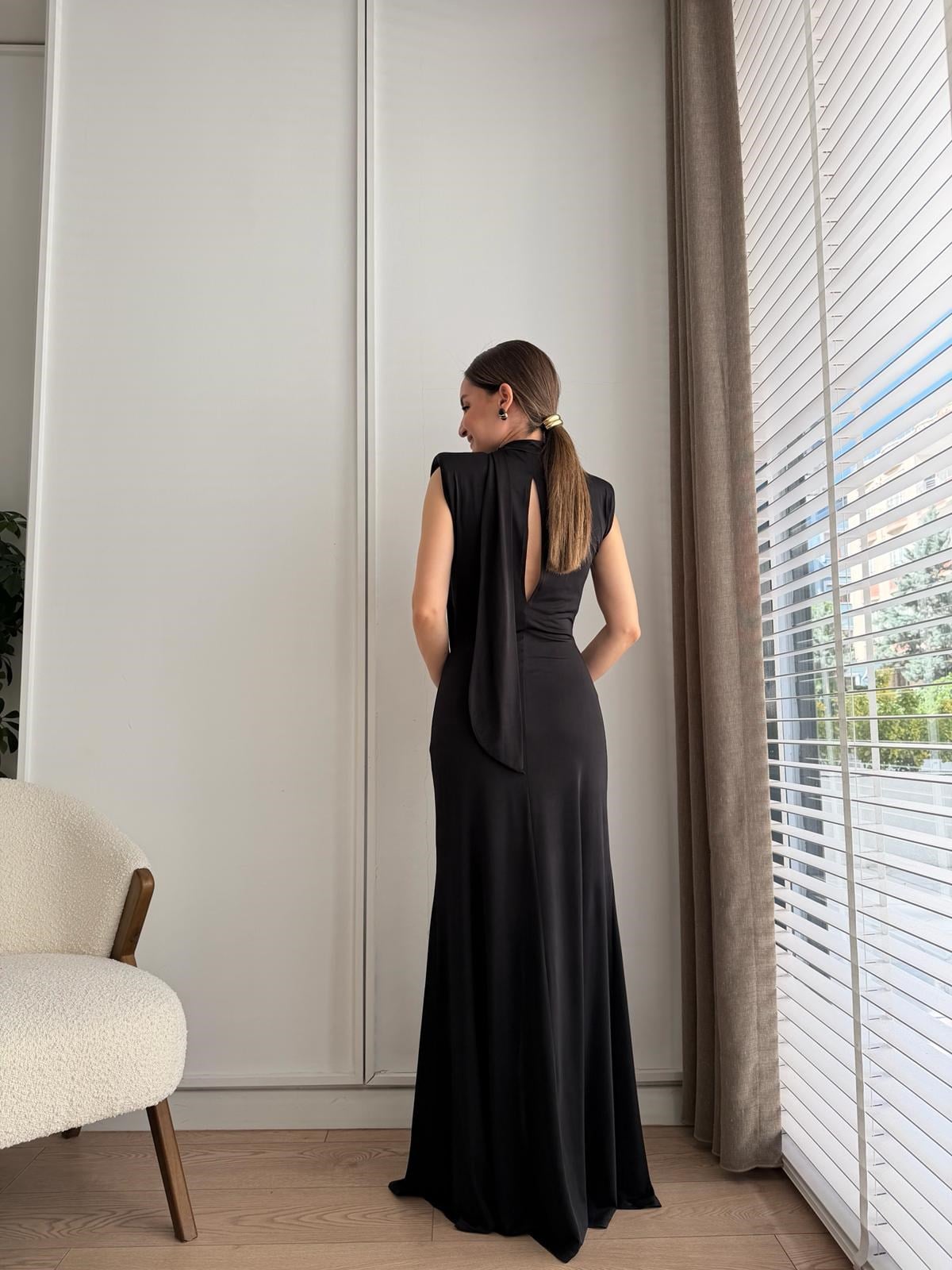 Siyah Yaka Bağlamalı Düğüm Detaylı Elbise 261730