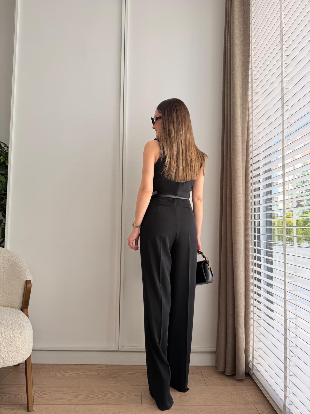 Siyah Yaka Detaylı Kemerli Tulum 580955