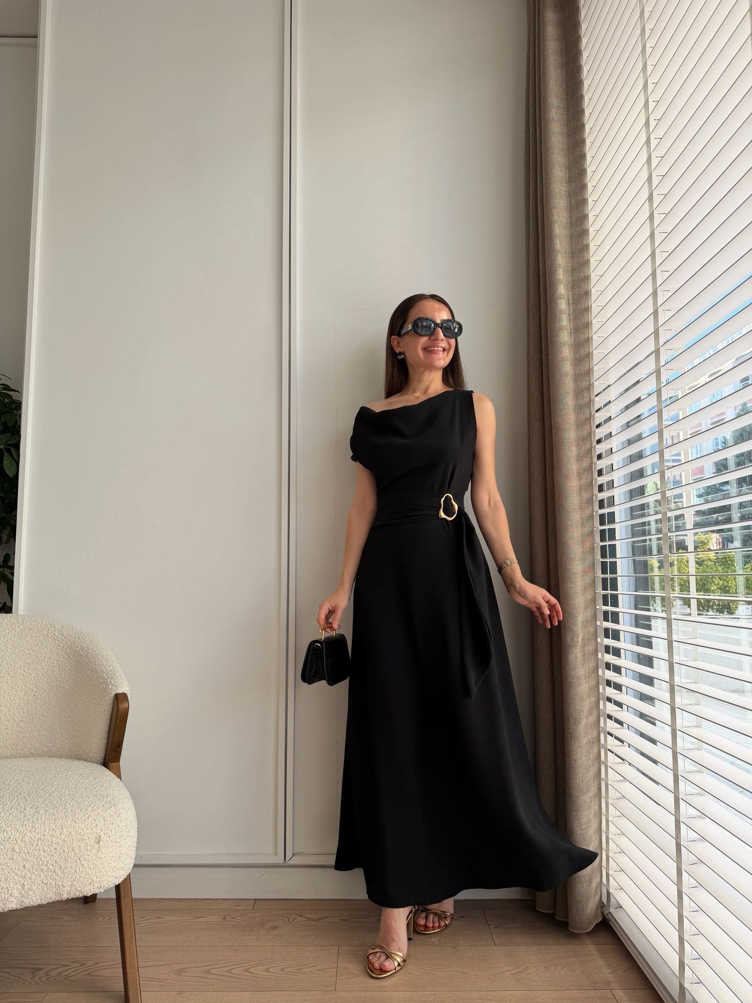 Siyah Yaka Detaylı Kuşaklı Elbise 3978