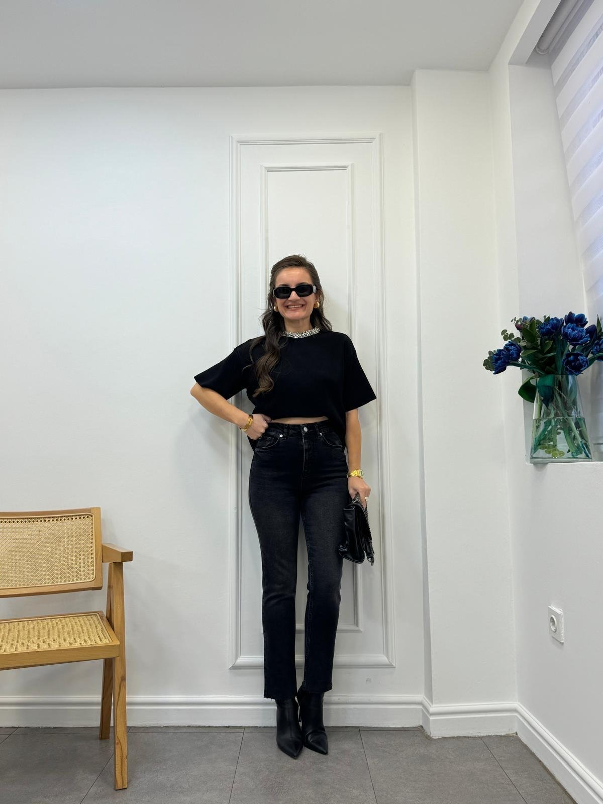 Siyah Yaka Taşlı Yarım Kol Triko Bluz 2416629