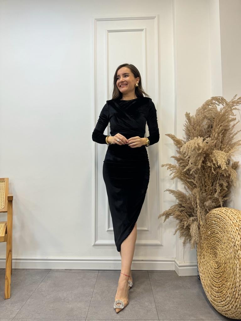 Siyah Yandan Drapeli Kadife Elbise 4058