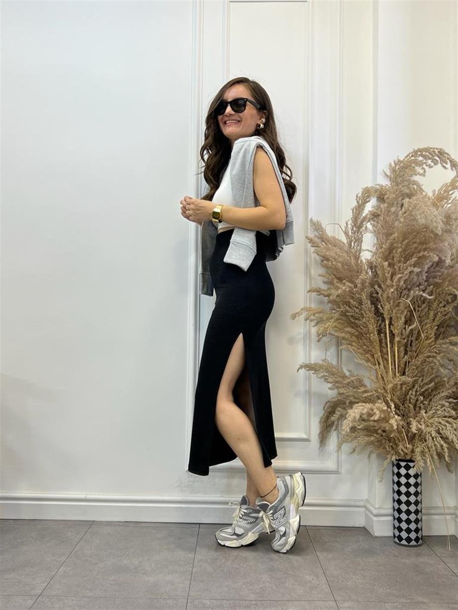 Siyah Yandan Yırtmaçlı Kaşkorse Etek 8030