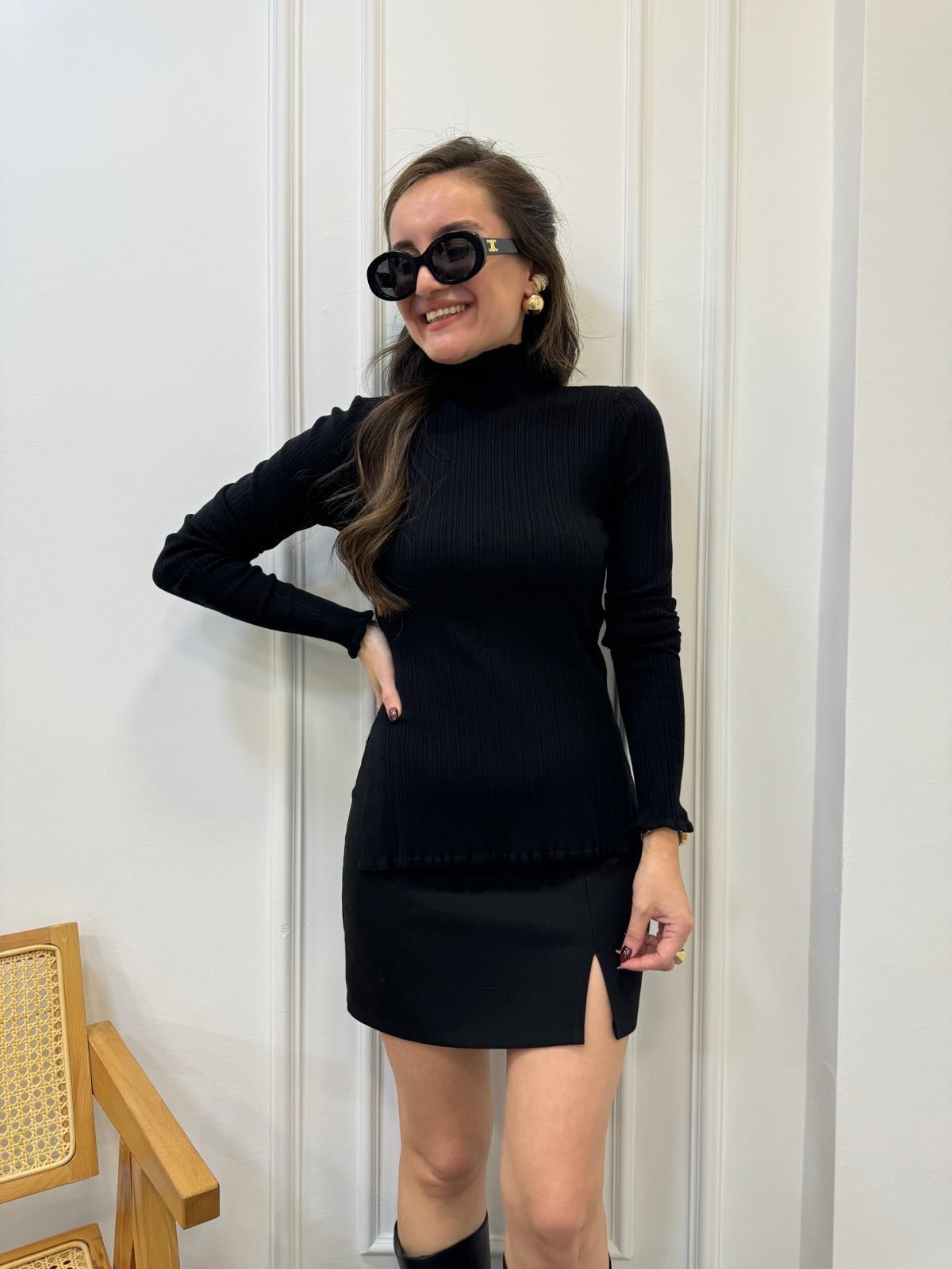 Siyah Yanı Yırtmaçlı Triko Kazak 231172