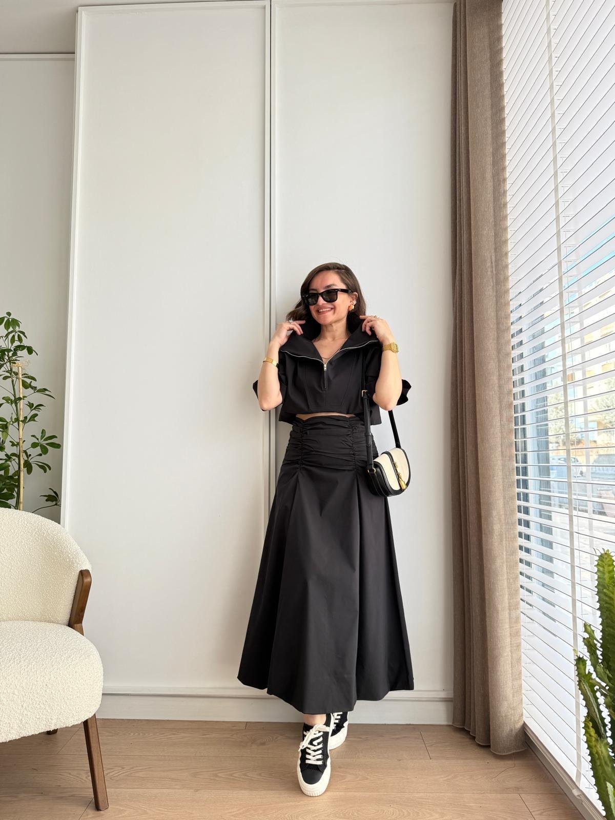 Siyah Yarım Fermuarlı Poplin Kumaş Bluz 29422