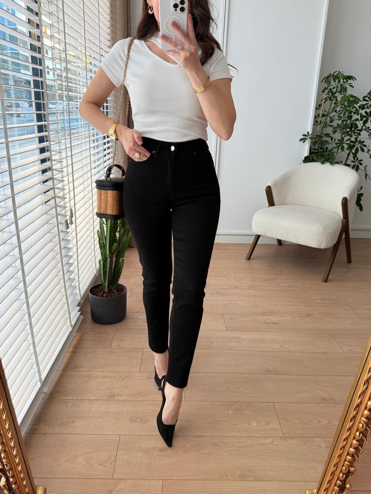 Siyah Yüksek Bel Full Likralı Paçası Kesik Mom Jean 0764