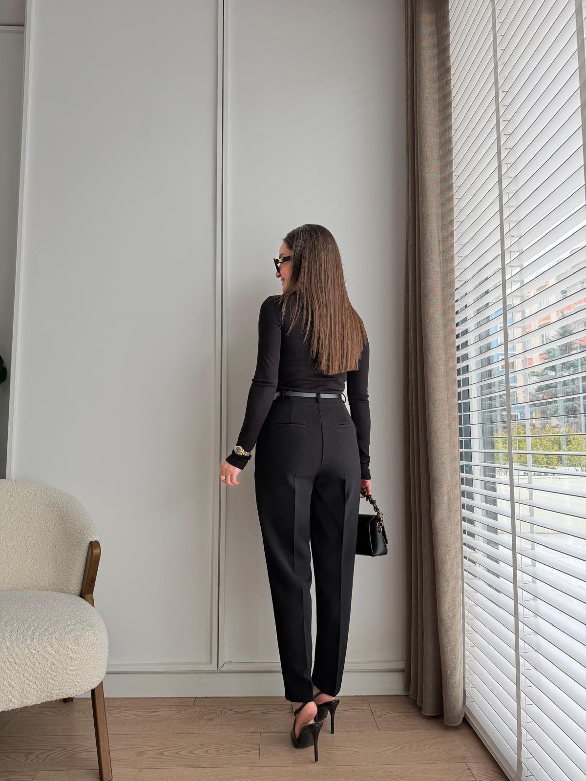 Siyah Yüksek Bel Kemerli Kumaş Pantolon 3854
