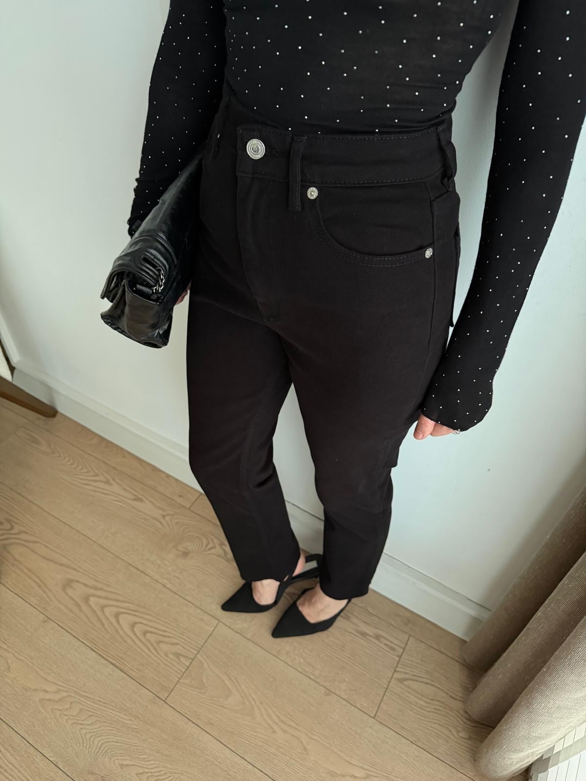 Siyah Yüksek Bel Paçası Kesik Mom Jean 0520