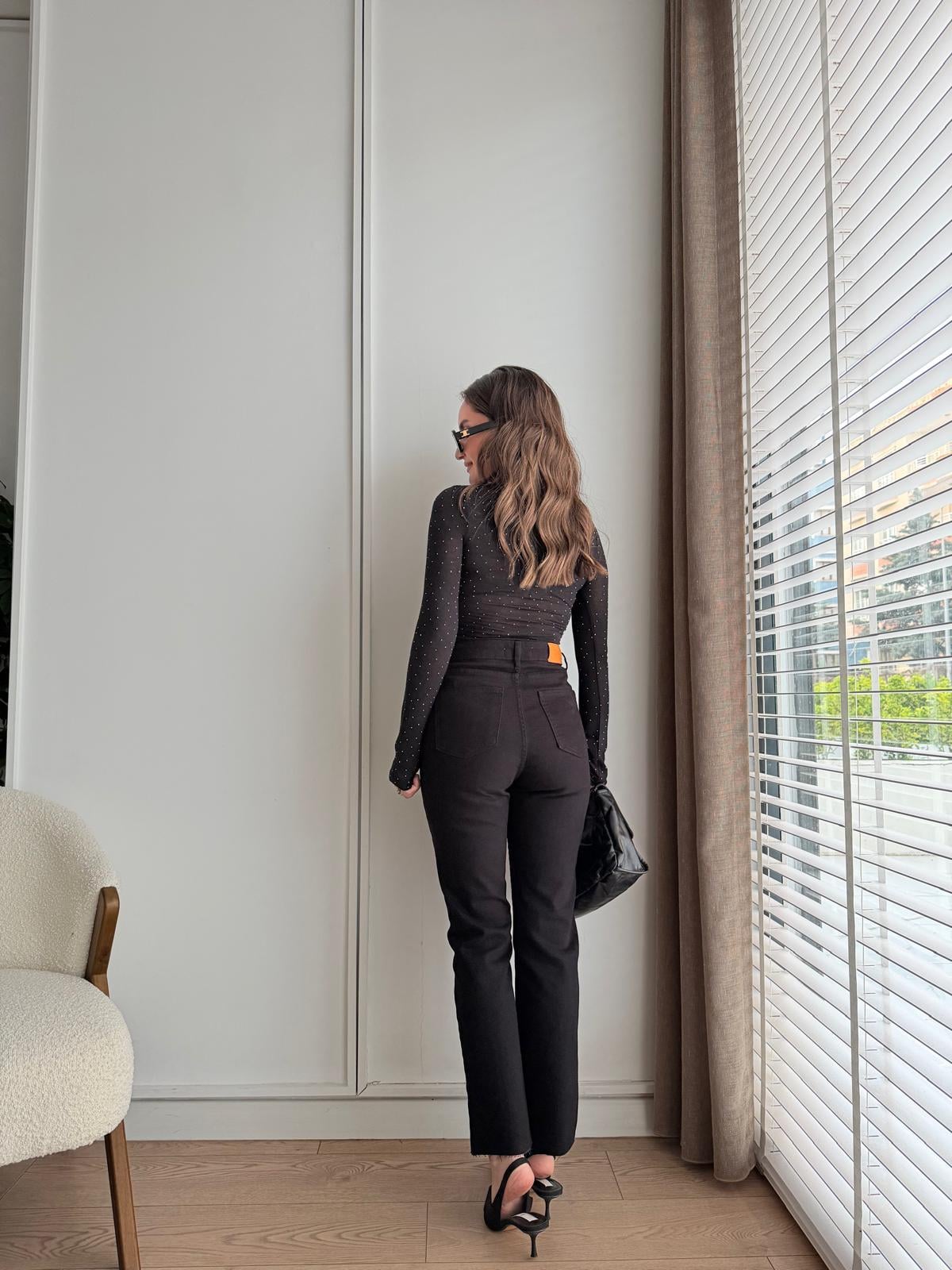 Siyah Yüksek Bel Paçası Kesik Mom Jean 0520