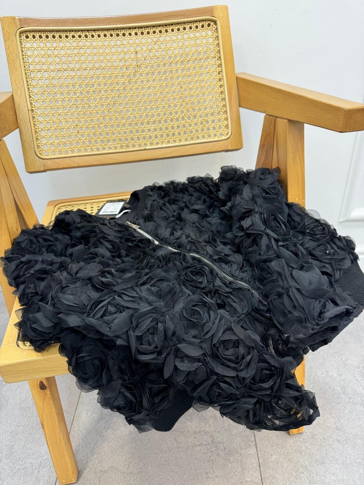 Siyah ZRA Model Tasarım Gül Detaylı Ceket 35339