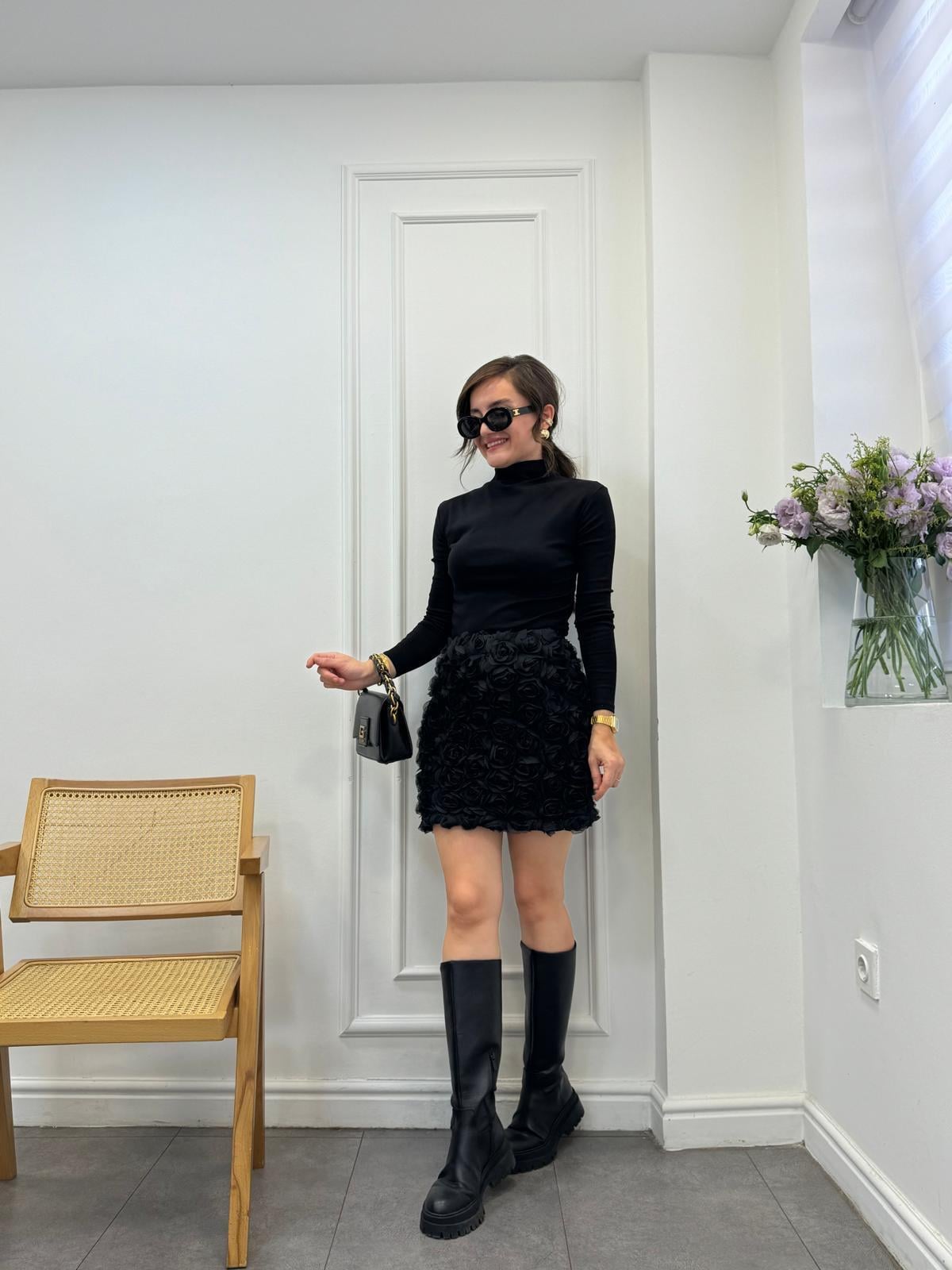 Siyah ZRA Model Tasarım Gül Detaylı Mini Etek 35439
