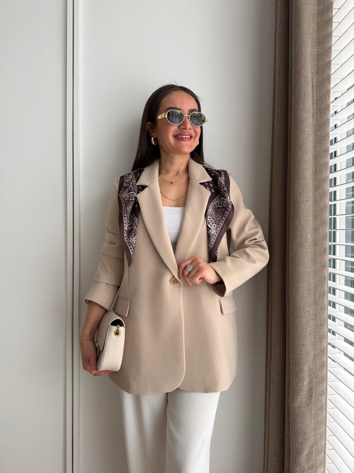 Taş Fular Detaylı Vatkalı Blazer Ceket 7665