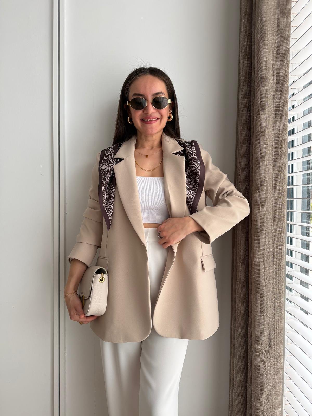Taş Fular Detaylı Vatkalı Blazer Ceket 7665