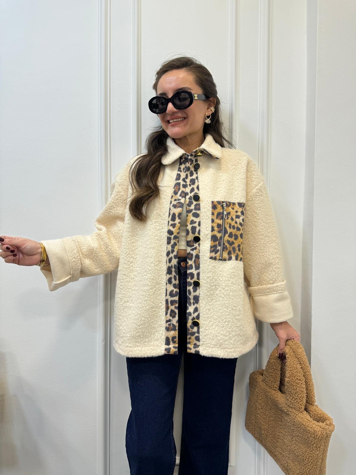 Taş Leopar Detaylı Düğmeli Teddy Gömlek 3401