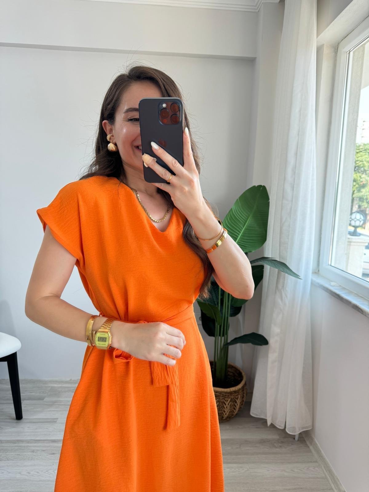 Turuncu V Yaka Aerobin Kumaş Kuşaklı Elbise 942