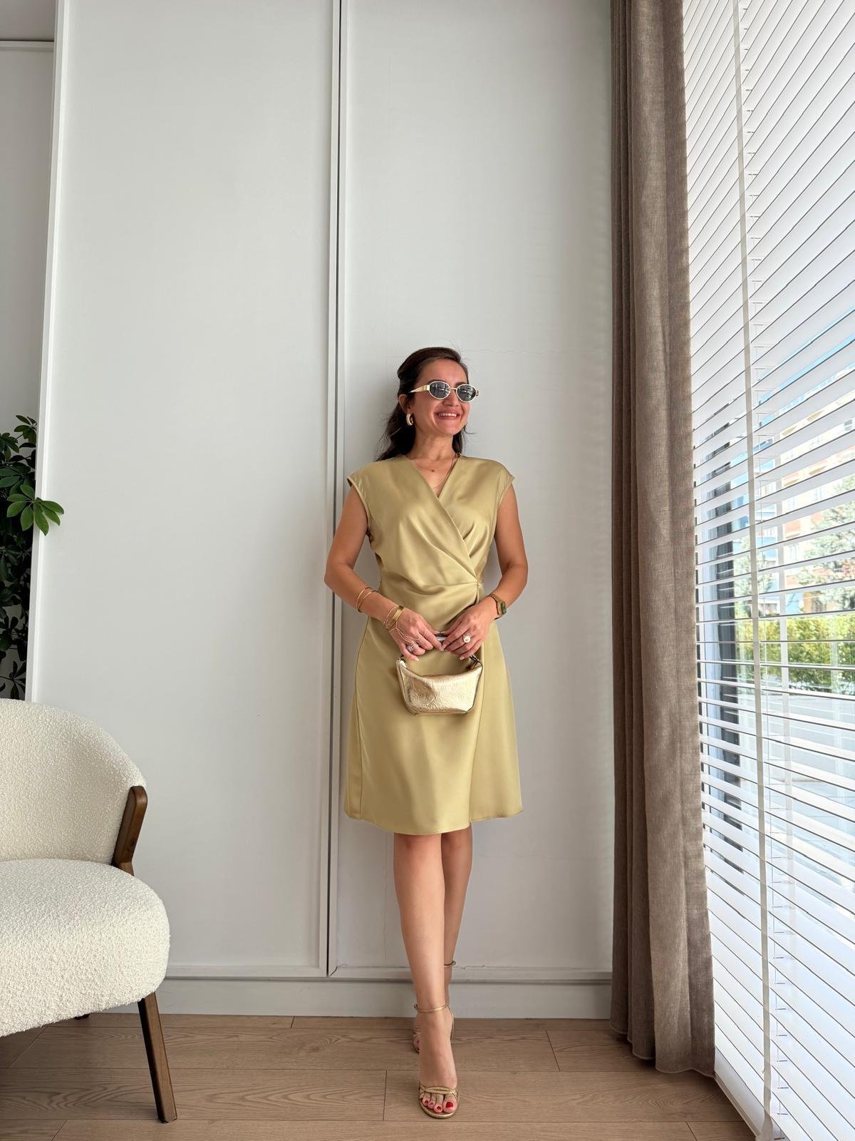 Yağyeşili Bel Büzgü Detaylı Kruvaze Elbise 2480