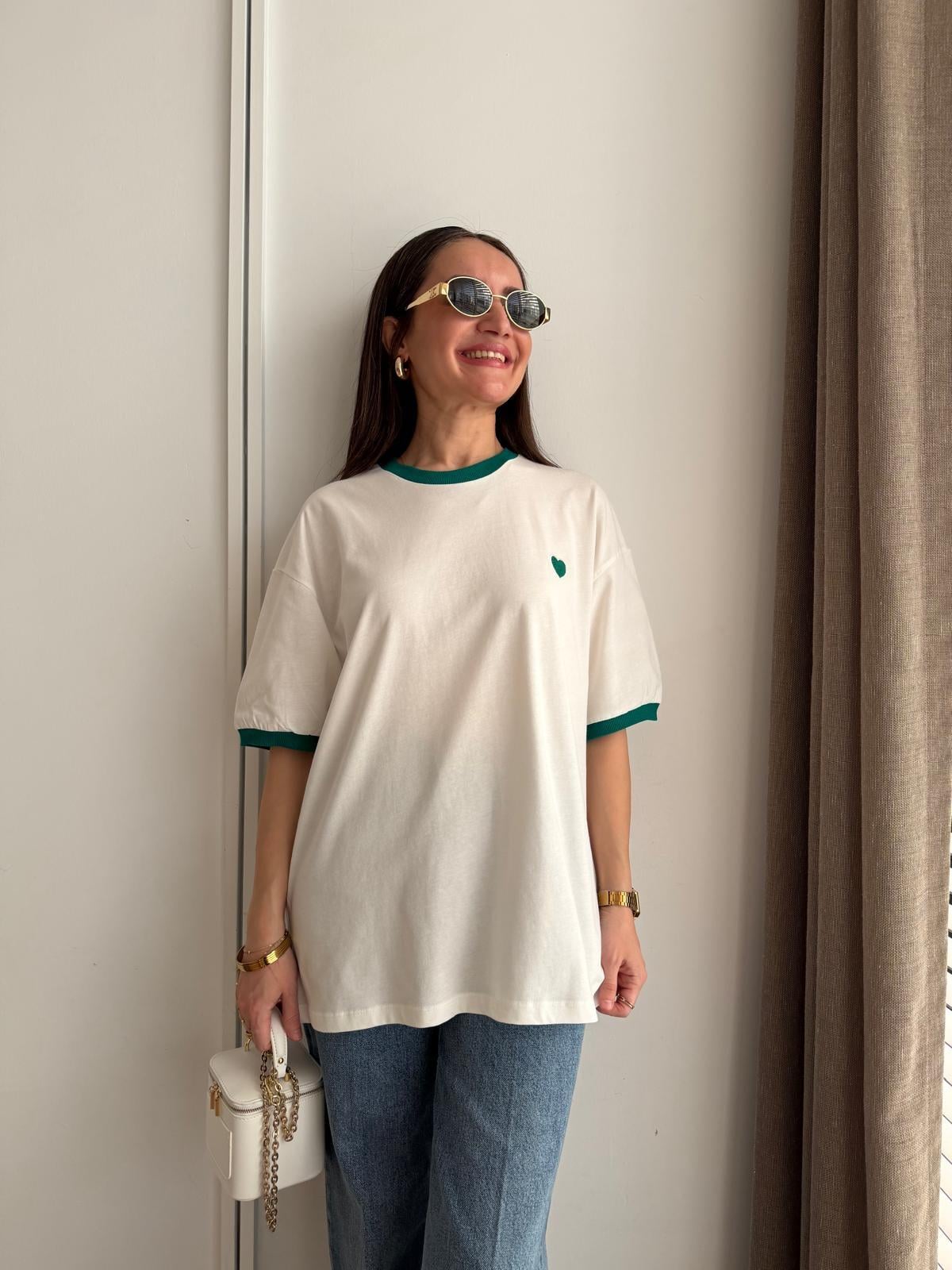 Yeşil Bisiklet Yaka Kalp Nakışlı Tshirt 22963