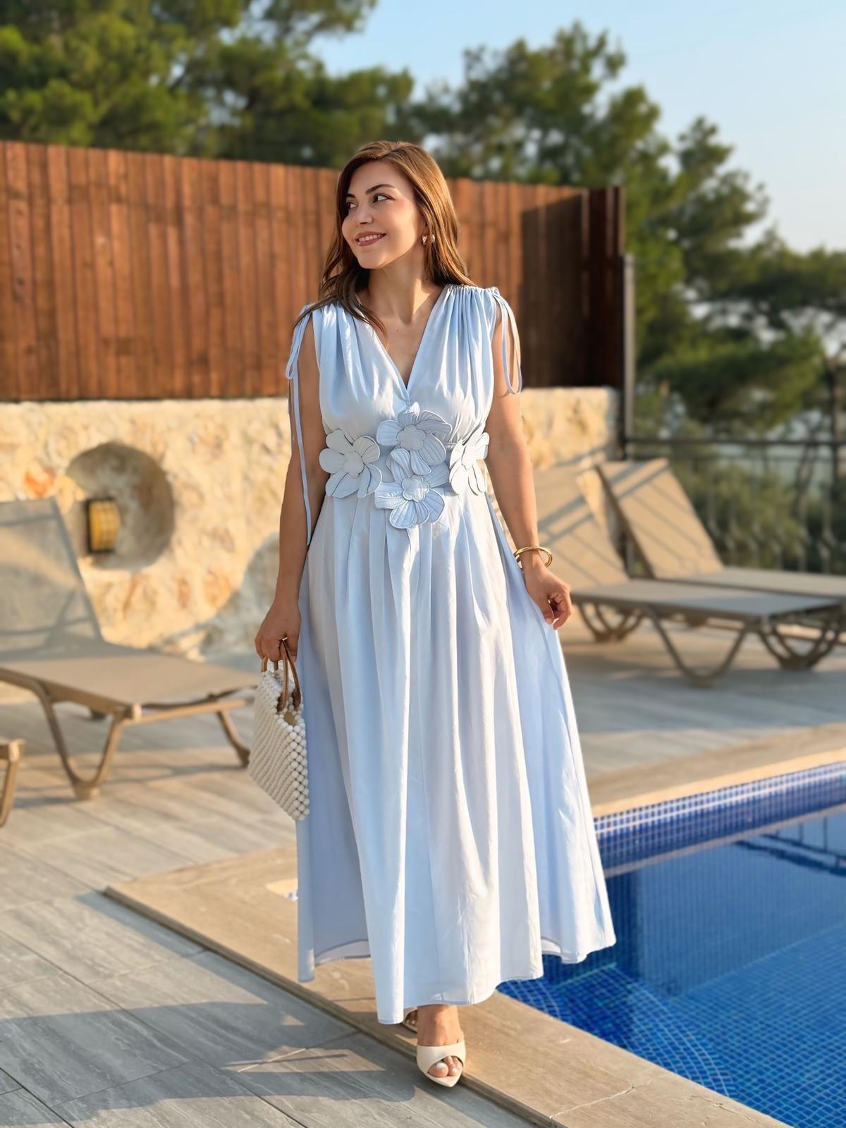 Bebe Mavi Ön ve Arka V Yaka Gipeli Çiçek Detaylı Elbise 2519