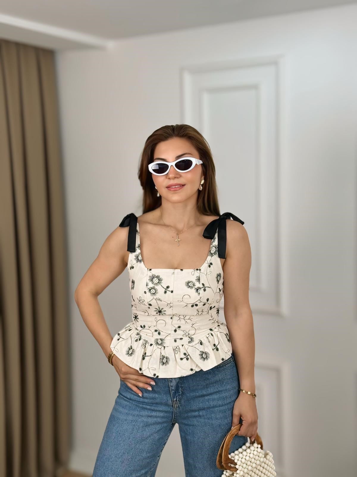 Bej Nakış İşlemeli Korse Bluz 231021