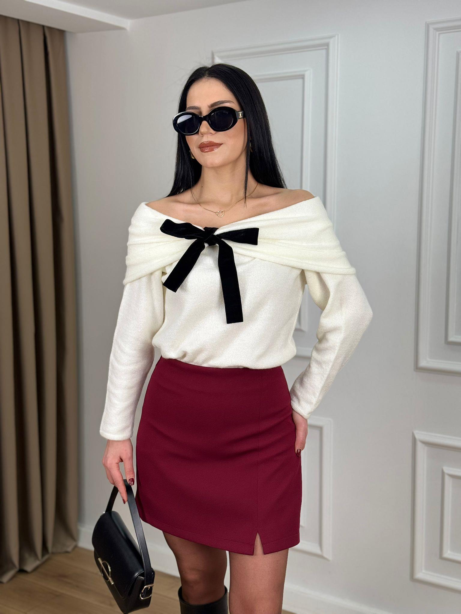 Ekru Madonna Yaka Fiyonk Detaylı Kazak 8527