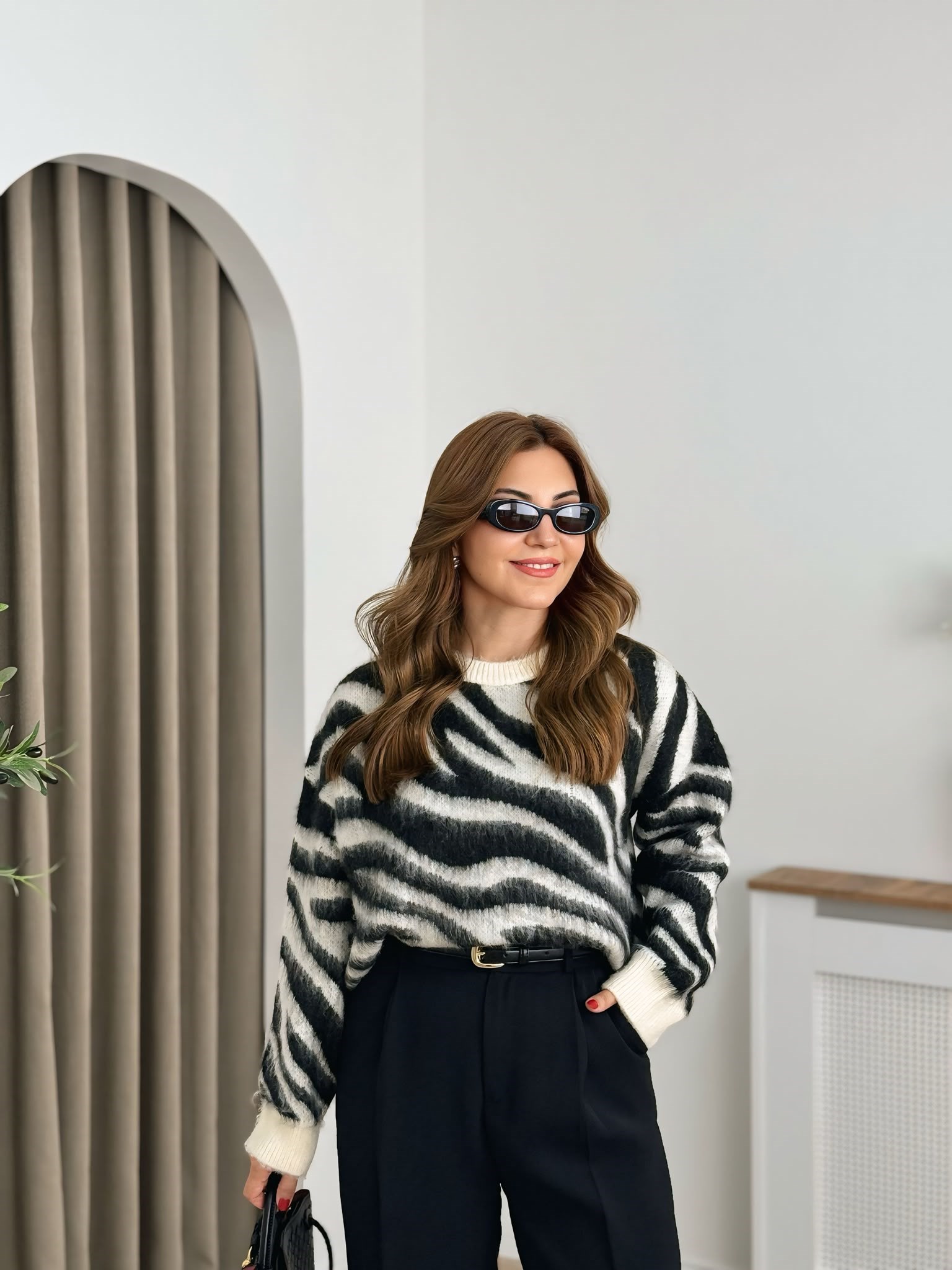 Ekru-Siyah Bisiklet Yaka Zebra Desenli Triko 5569