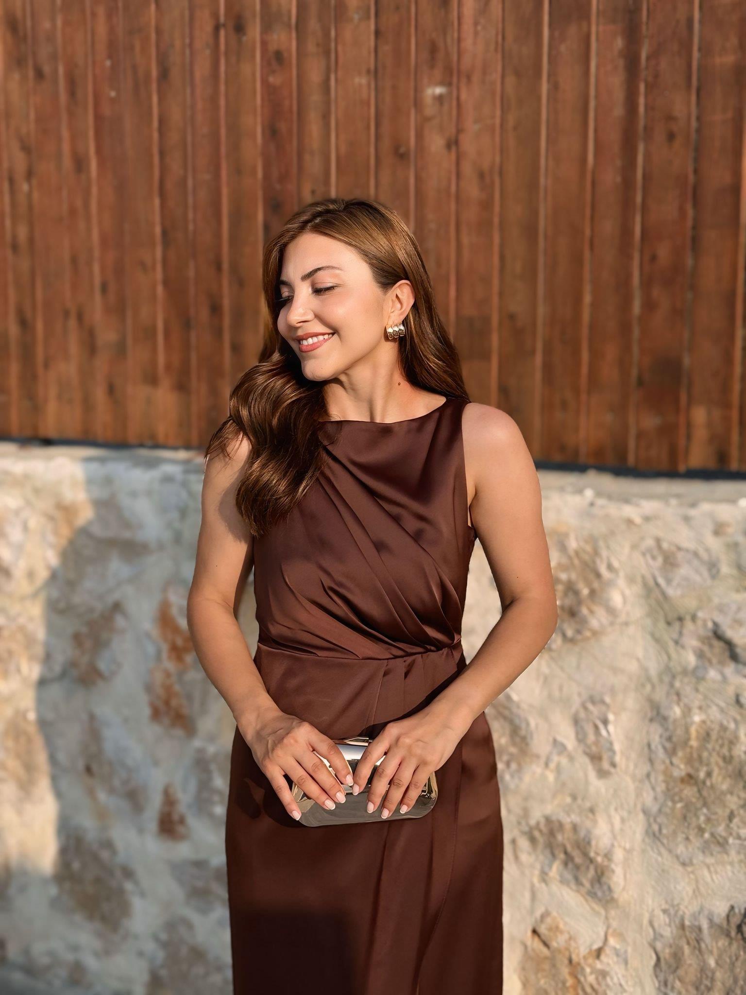 Kahve Sıfır Kol Yandan Fermuarlı  Saten Elbise 2522
