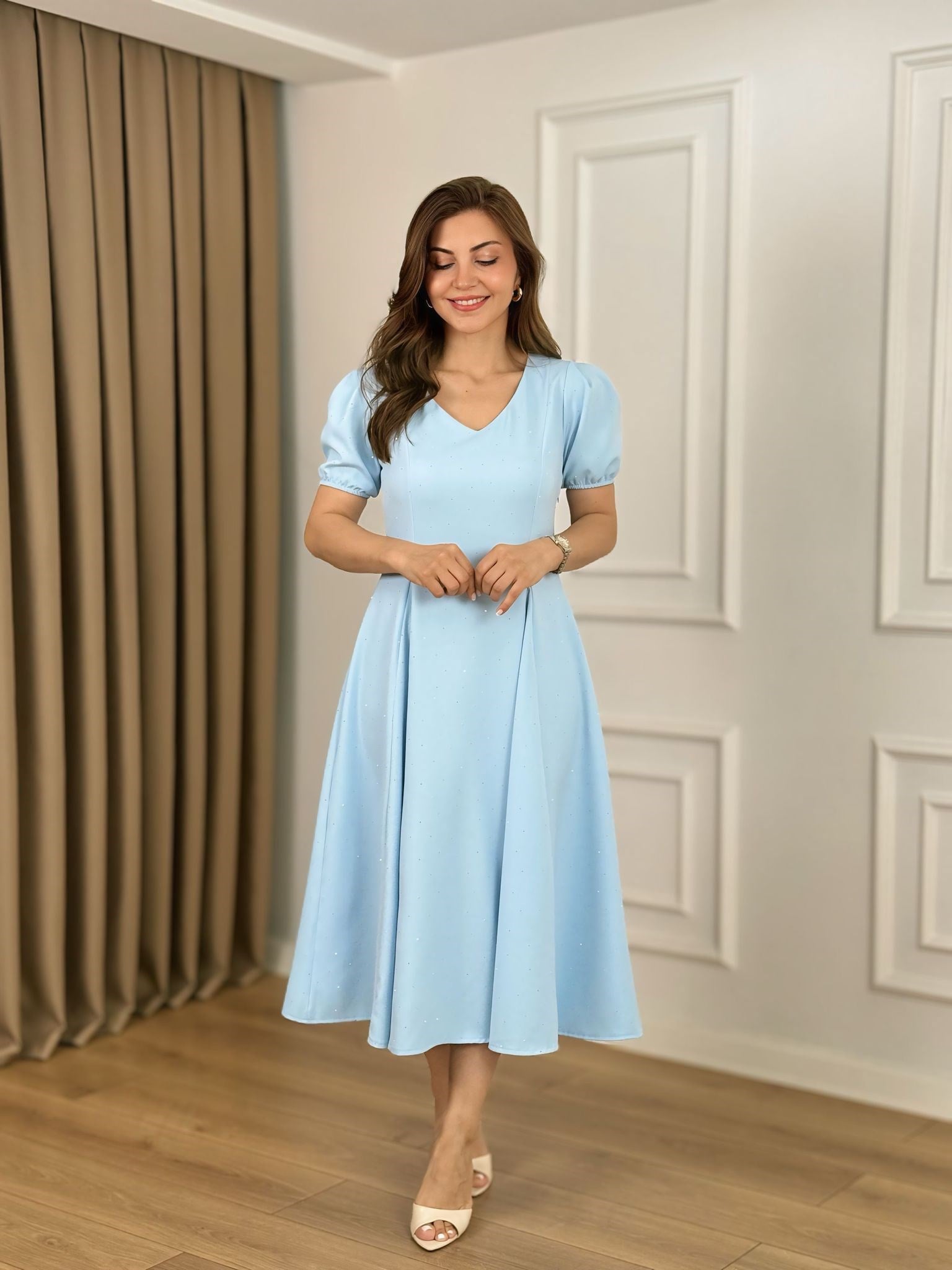 Mavi V Yaka Kolları Lastikli Taşlı Atlas Kumaş Elbise 262778