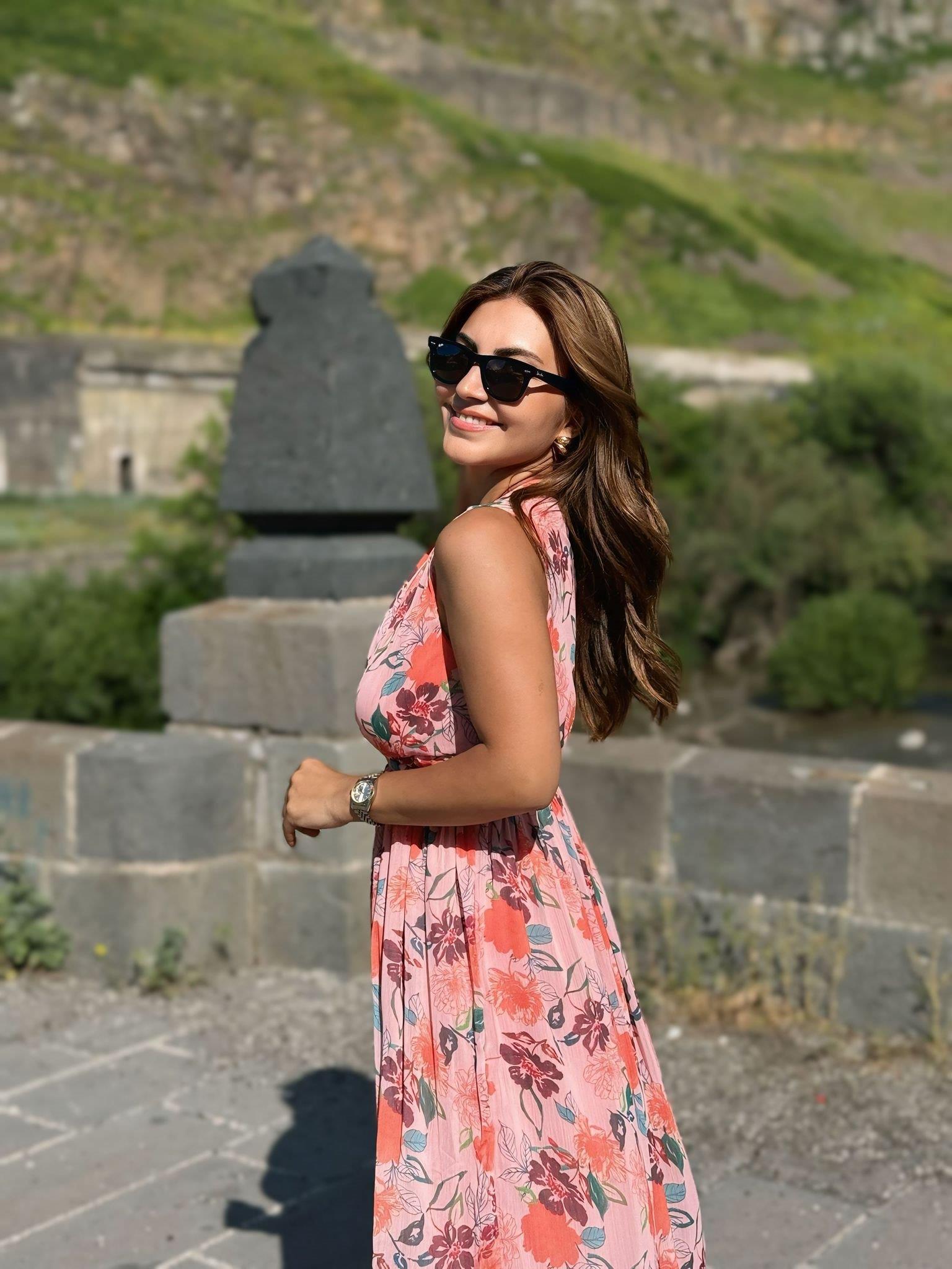 Pembe V Yaka Bel Dekolteli Astarlı Çiçek Desenli Şifon Elbise 6436