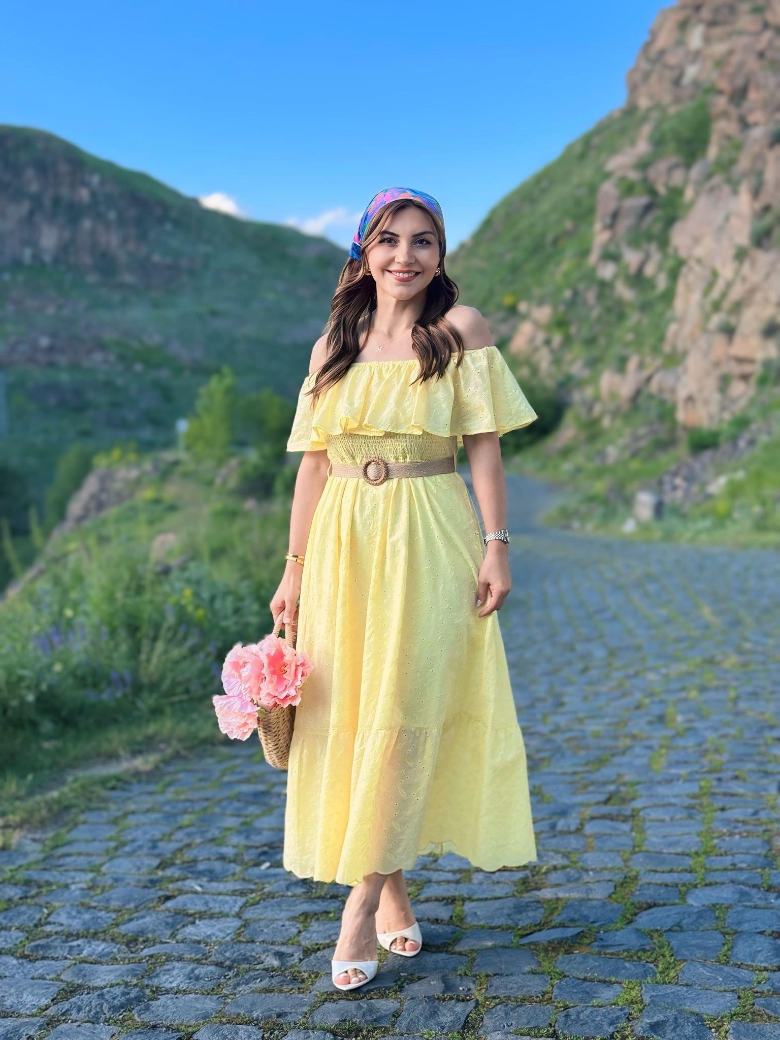 Sarı Madonna Yaka Hasır Kemerli Astarlı Fisto Elbise 8569