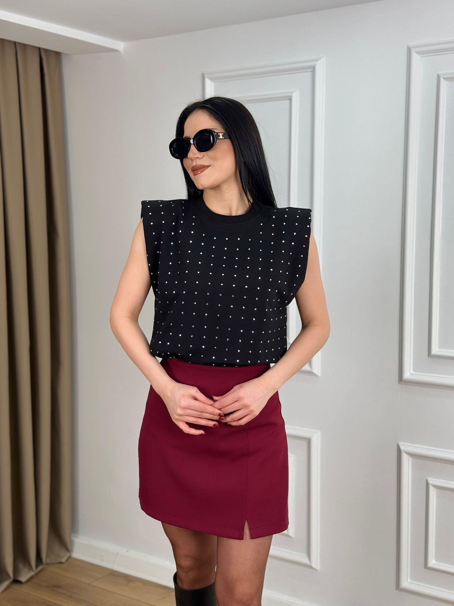 Siyah Bisiklet Yaka Vatkalı Sıfırkol Taş İşlemeli Bluz 35578