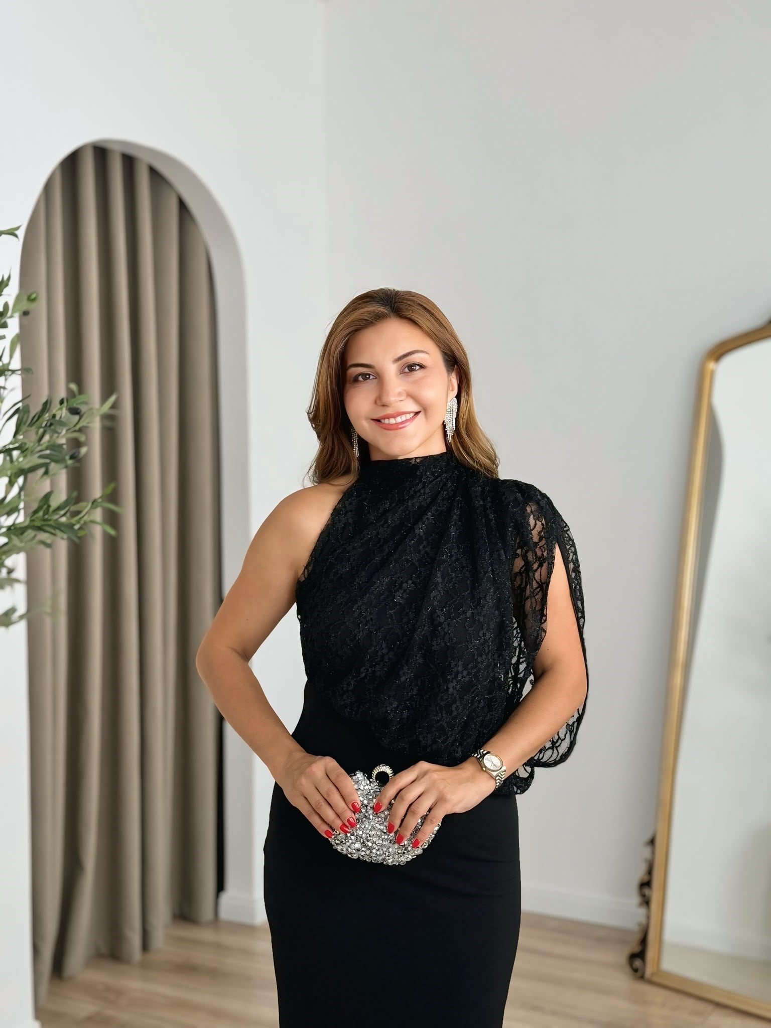 Siyah Dik Yaka Tek Omuz Üst Tül Detaylı Elbise 262700