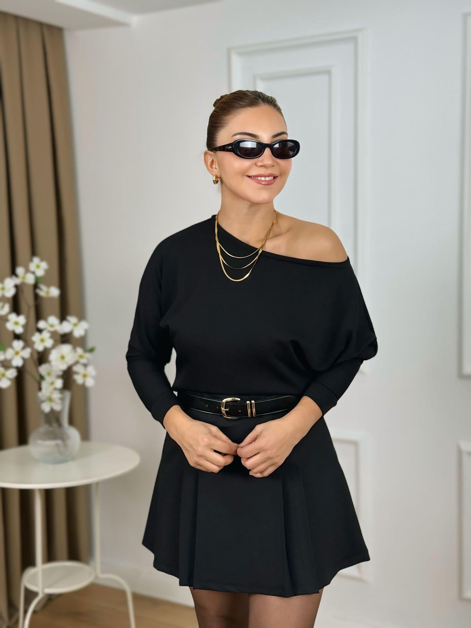 Siyah Kayık Yaka Modal Kumaş Bluz 26128