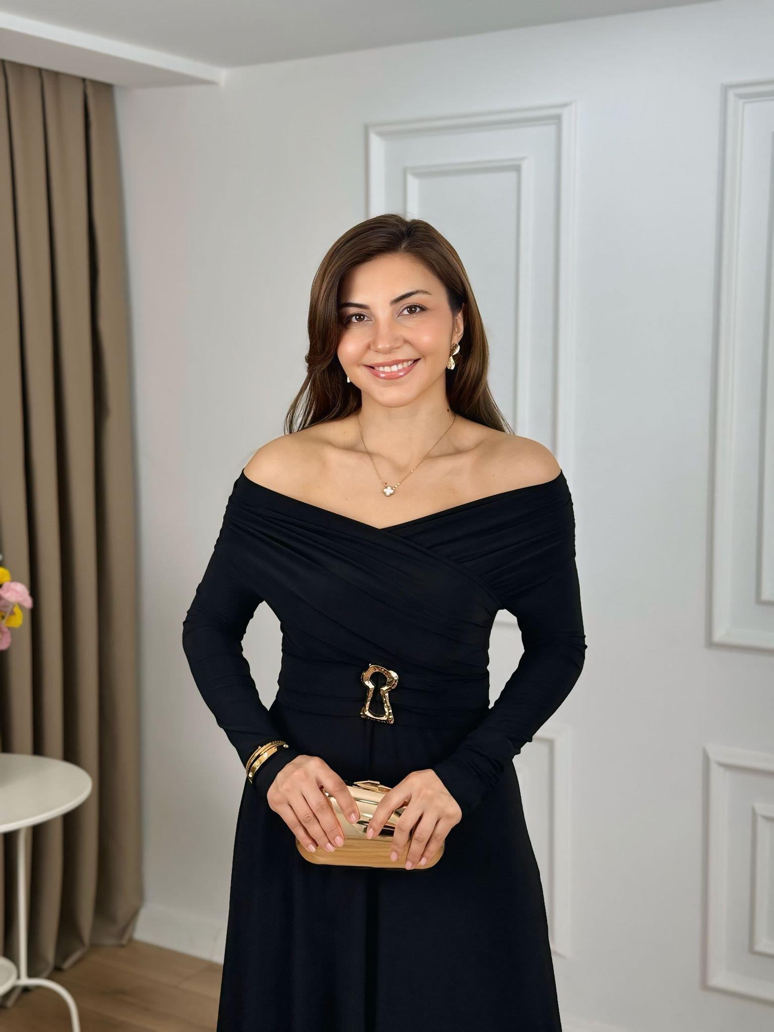 Siyah Kruvaze Yaka Drapeli Asimetrik Kesim Sandy Kumaş Elbise 265123