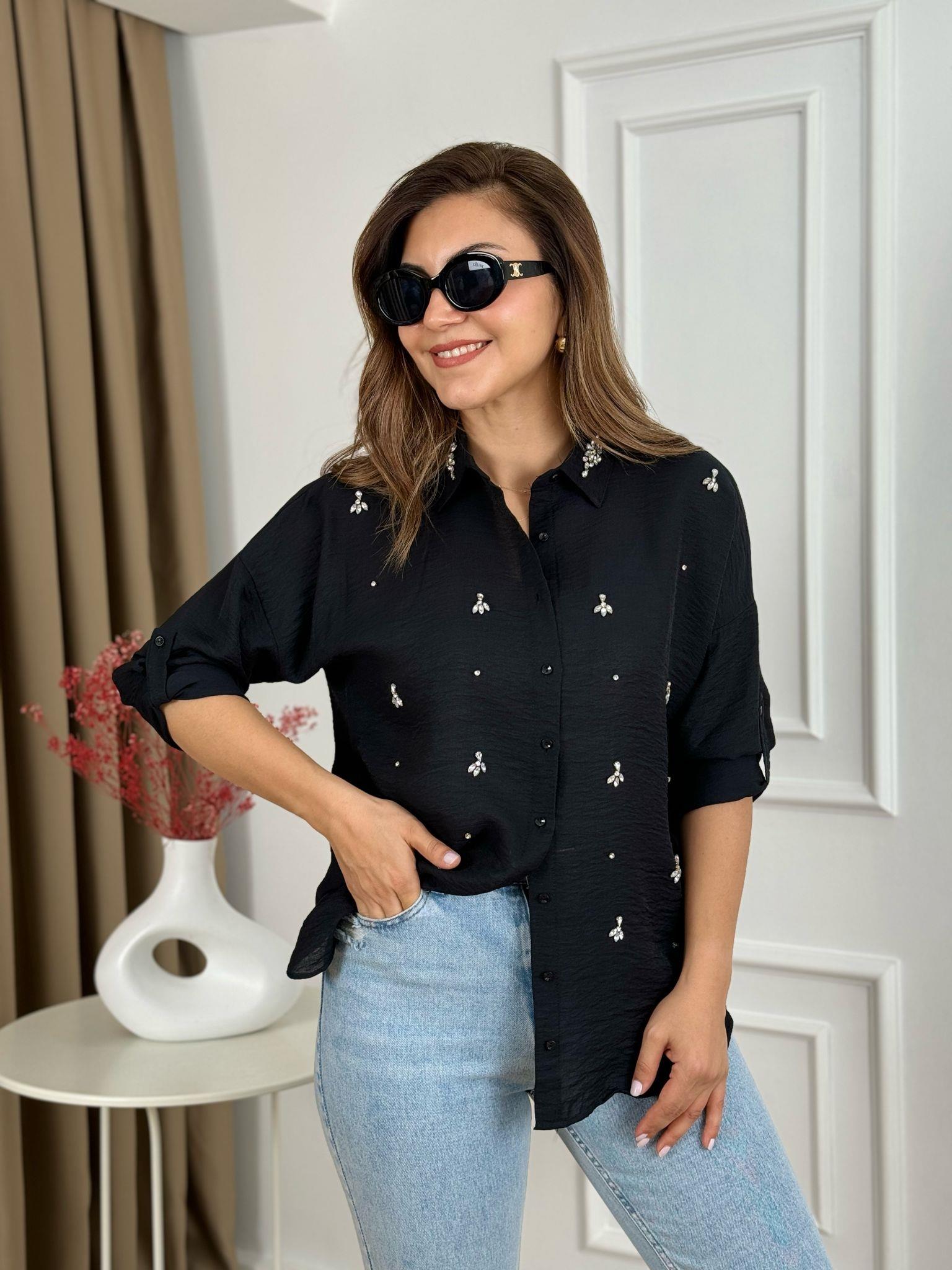 Siyah Önü Ve Yakası Taş İşlemeli Gömlek 7056