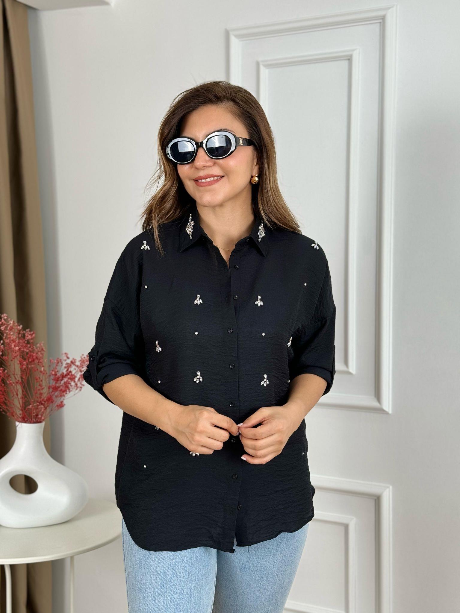 Siyah Önü Ve Yakası Taş İşlemeli Gömlek 7056