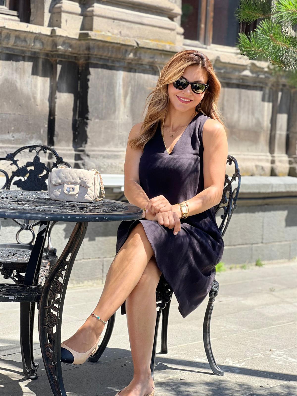 Siyah V Yaka Pamuklu Çan Elbise 0406