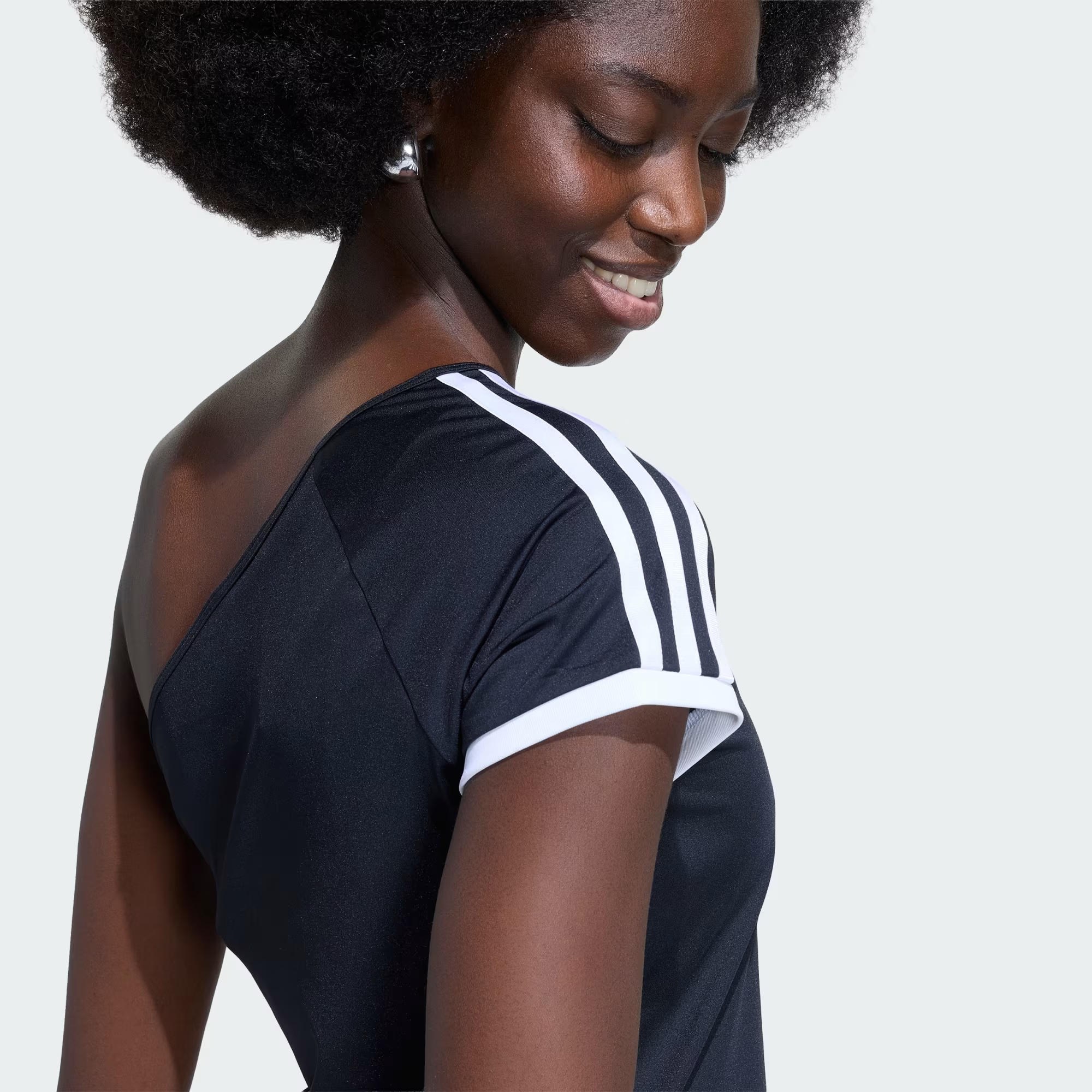 adidas Adilenium 5.0 OFF Shoulder Kadın Tişört